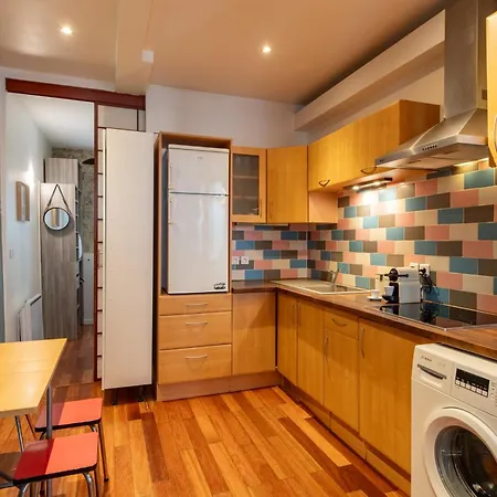 Designer And Stylish Flat In Vibrant Belleville Neighborhood Near The Metro *