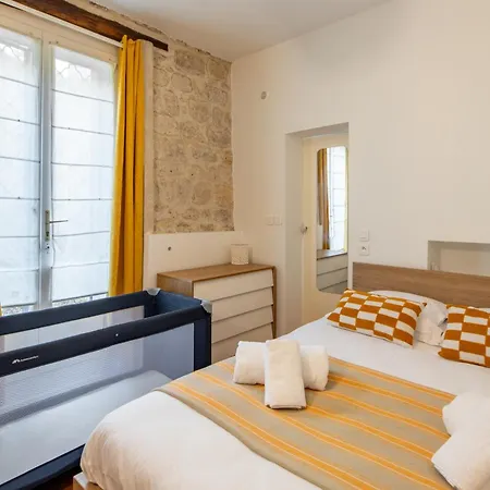 Designer And Stylish Flat In Vibrant Belleville Neighborhood Near The Metro