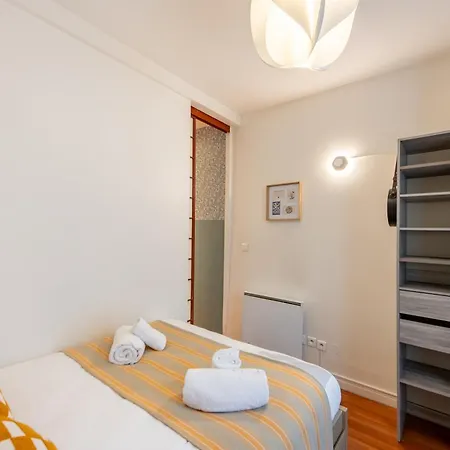 Designer And Stylish Flat In Vibrant Belleville Neighborhood Near The Metro Paris