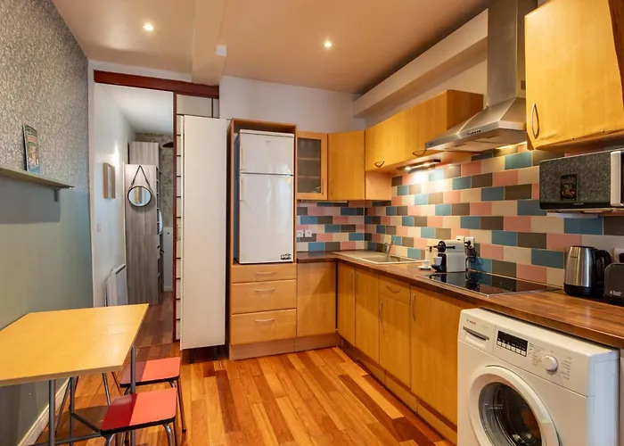 Designer And Stylish Flat In Vibrant Belleville Neighborhood Near The Metro *