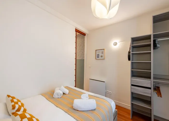 Designer And Stylish Flat In Vibrant Belleville Neighborhood Near The Metro 파리
