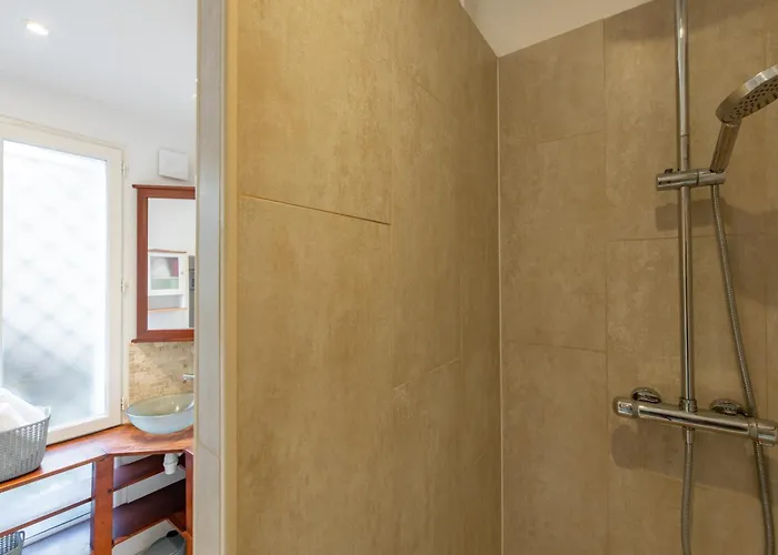 Designer And Stylish Flat In Vibrant Belleville Neighborhood Near The Metro 아파트 *